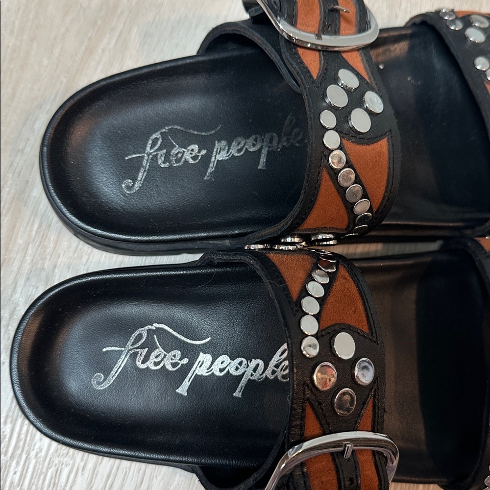Free People size 9 large buckle studded leather sandals brown and black - Picture 2 of 6
